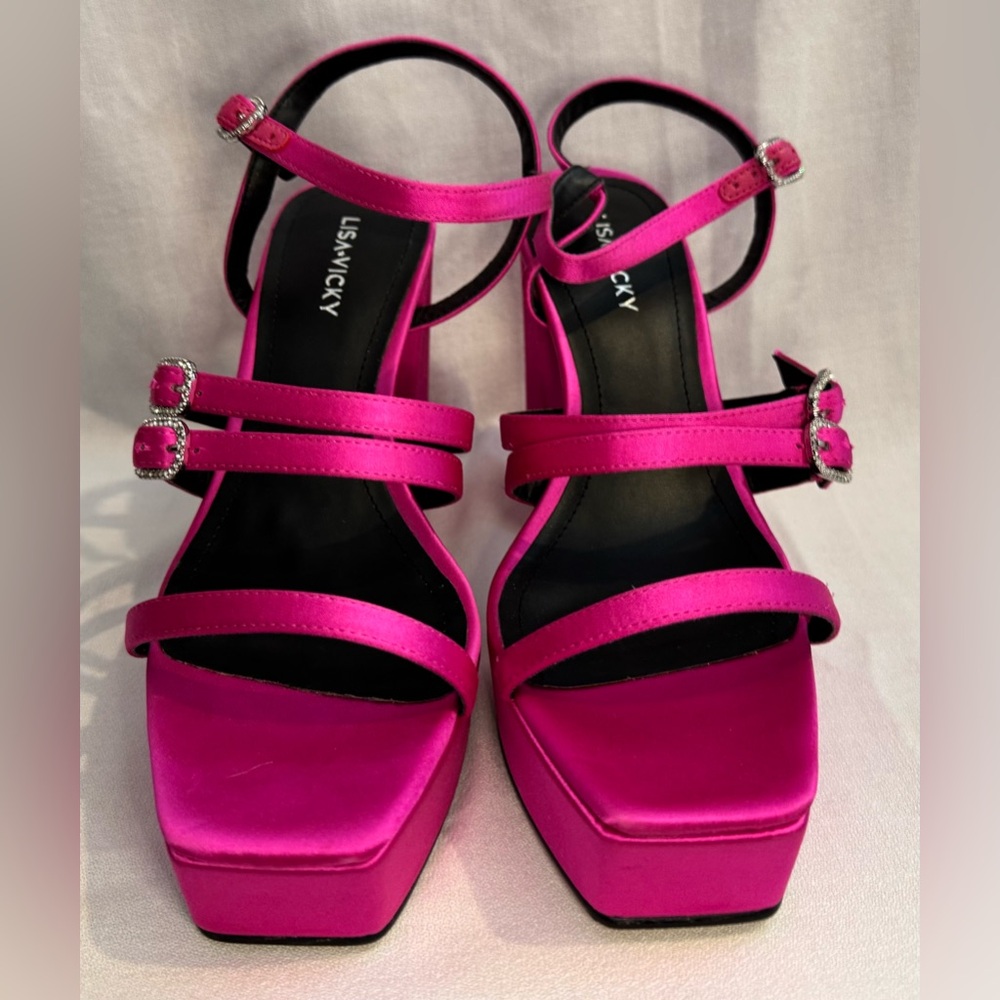 NIB Lisa and Vicky Babe-V Raspberry Satin Platform Heels Sz 8